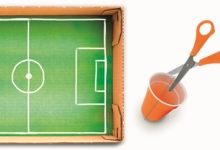 Fußballfeld, Becher & Schere Fußballfeld, Becher & Schere