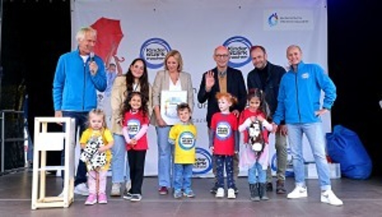 Beim großen Familienfest am Rheinauhafen wurde u.a. der Anerkennungspreis des Bundesinstituts übergeben.