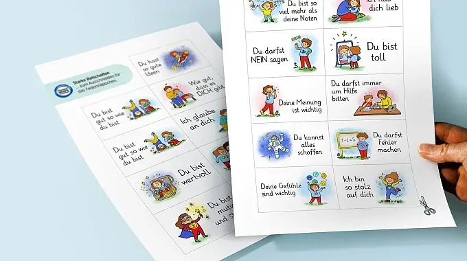 Bild von zwei Papierbögen mit illustrierten starken Botschaften für Kinder.