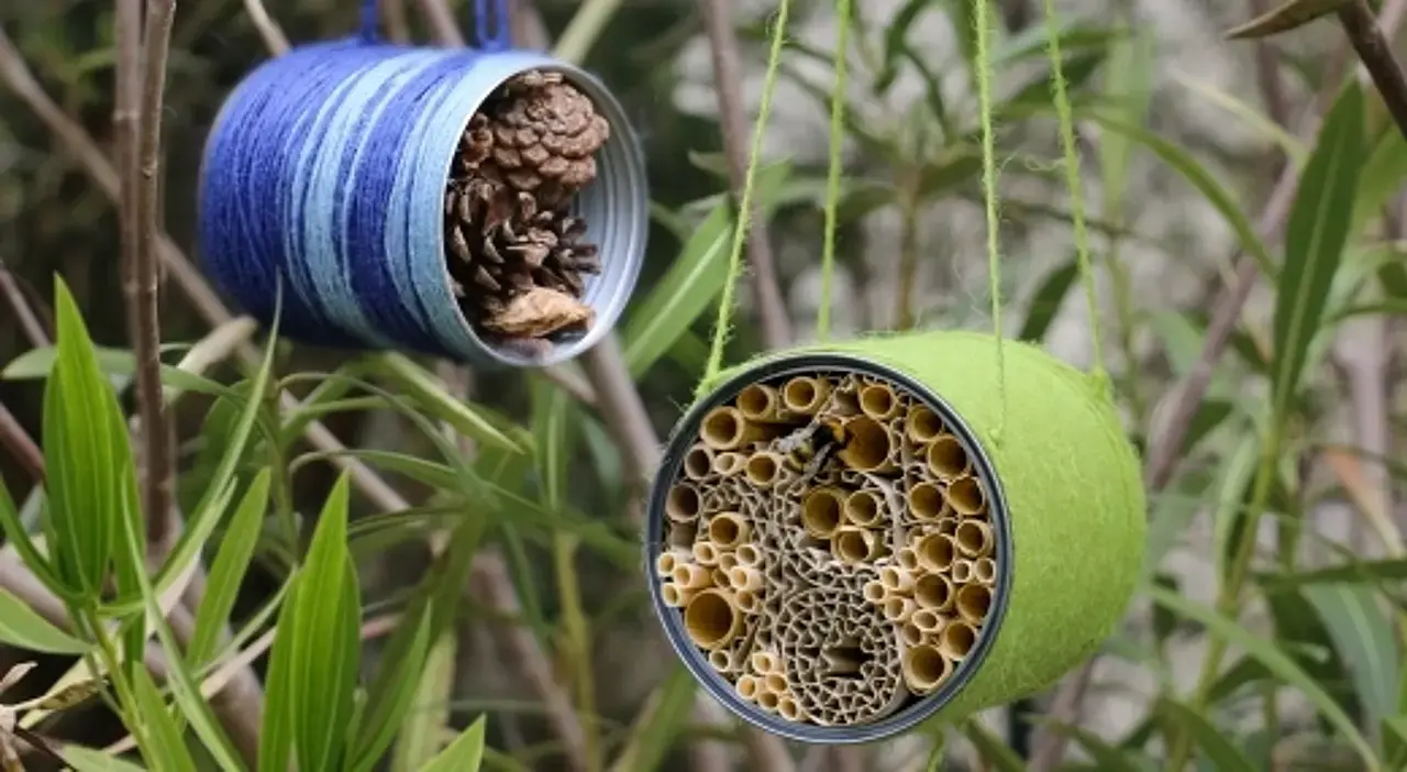 © Ina Kerckhoff Hängende Konservendosen