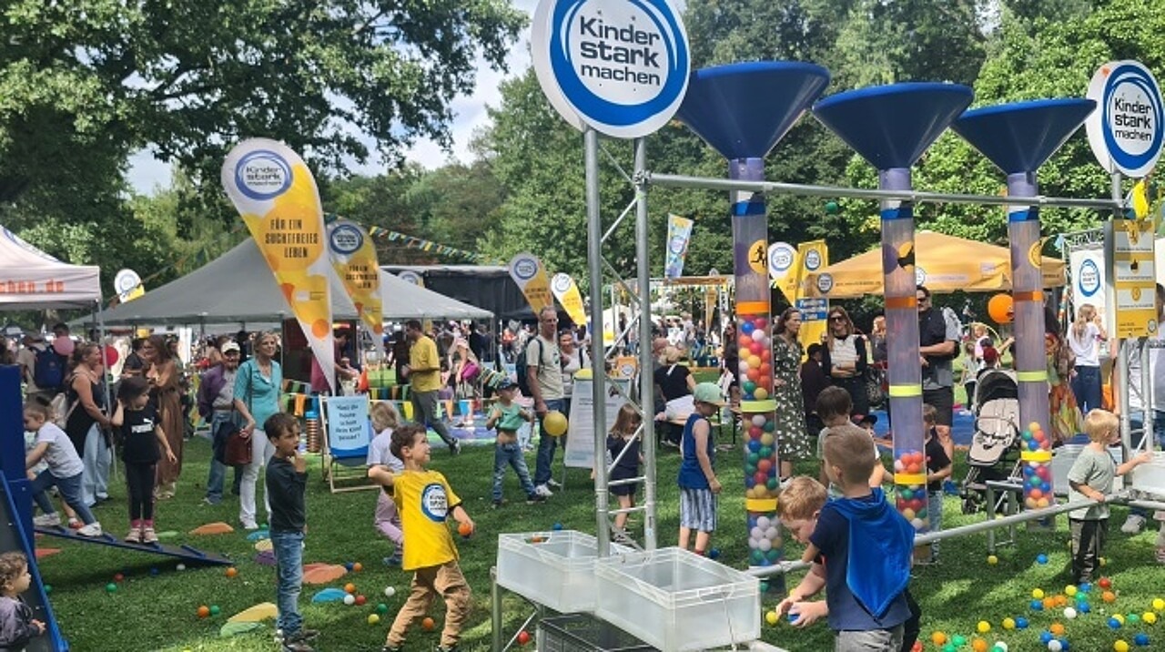 Blick auf das Erlebnisland in Saarbrücken zum Kindertag und das Meinungsbarometer.