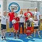 Nia Künzer auf der "Kinder stark machen"-Bühne beim Vereinsfest des TuS Ebstorf