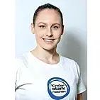 Portät von Sarah Voss im „Kinder stark machen“-T-Shirt.