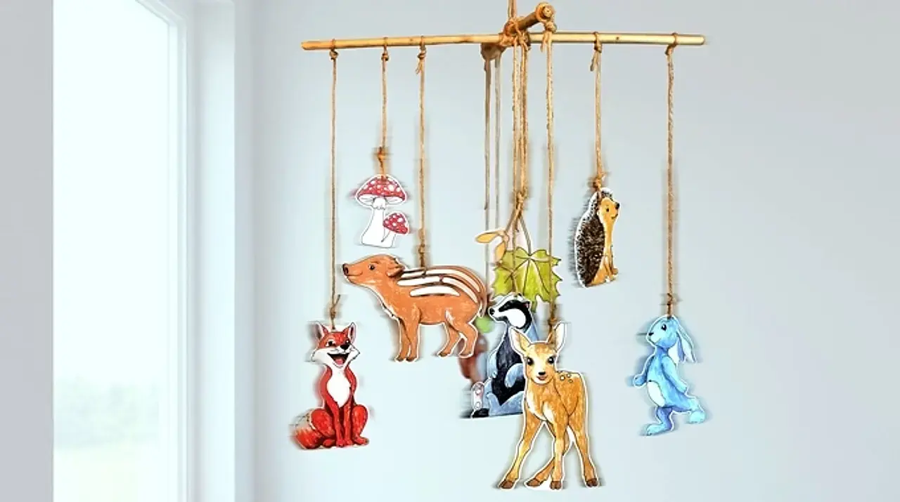Gebasteltes Mobile mit Waldtieren