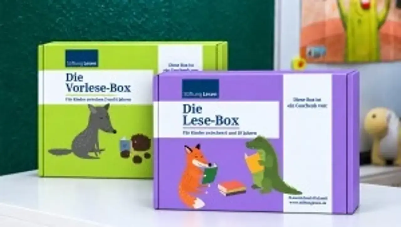 Stiftung Lesen / © Jonathan Kaiser Bild mit den beiden Gewinnen: Der Vorlese-Box und der Lese-Box der Stiftung Lesen
