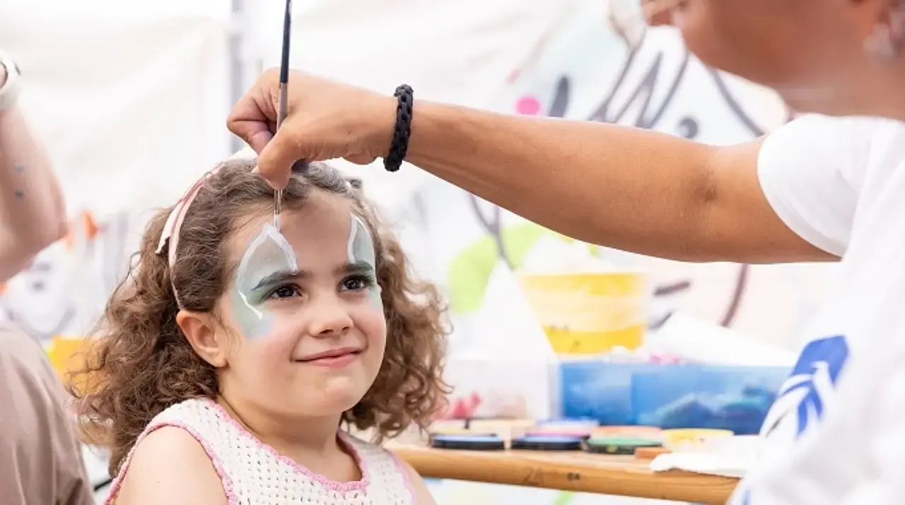 © BIÖG / Carsten Kobow Im Schminkzelt wurde jeder Kinderwunsch erfüllt.