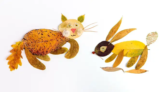 Eine Katze und ein Hase, gebastelt aus Blättern