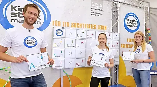 Philipp, Sarah und Lisa beim Dreh des "Bewegungs-ABC!