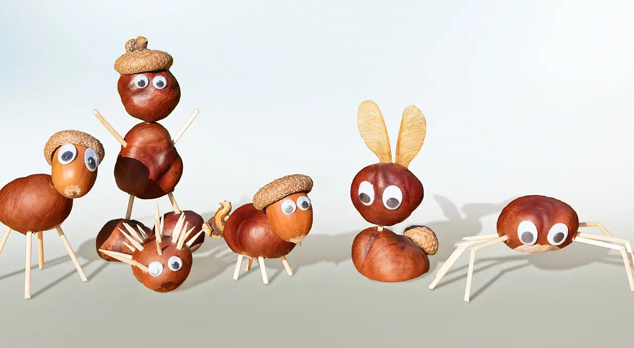 Unterschiedliche Figuren aus Kastanien 