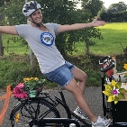 © Susanne Stenner Singa Gätgens auf einem Lastenrad