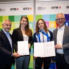 Bild mit DTB-Präsident Dr. Alfons Hölzl, DTJ-Vorsitzender Julia Schneider, Nationalteam-Turnerin Sarah Voss und Prof. Dr. Martin Dietrich, Kommissarischer Direktor der BZgA
